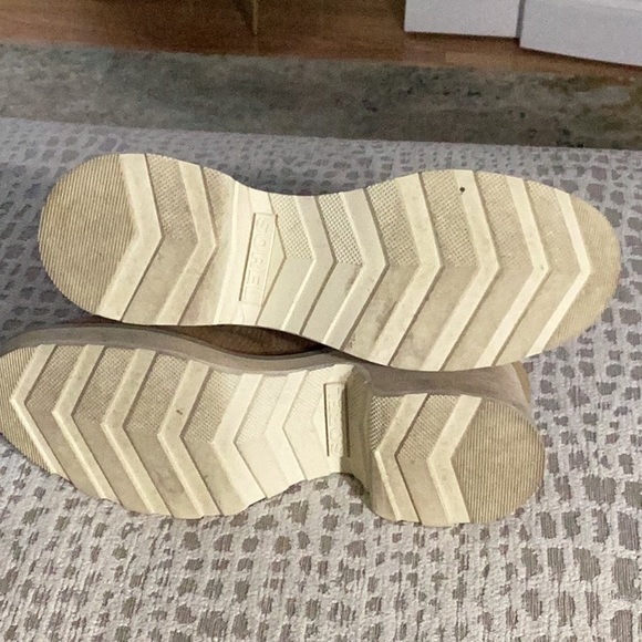 Sorel boots only worn a few times - Picture 4 of 6